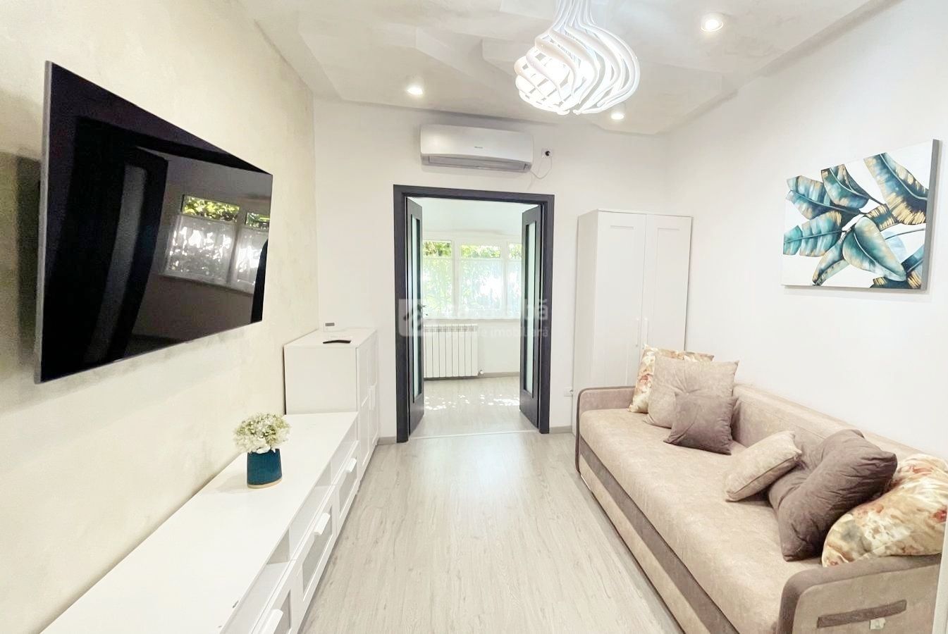 Zona centrala - Podul de Fier, 2 camere renovat, ready to move — fotografia 1